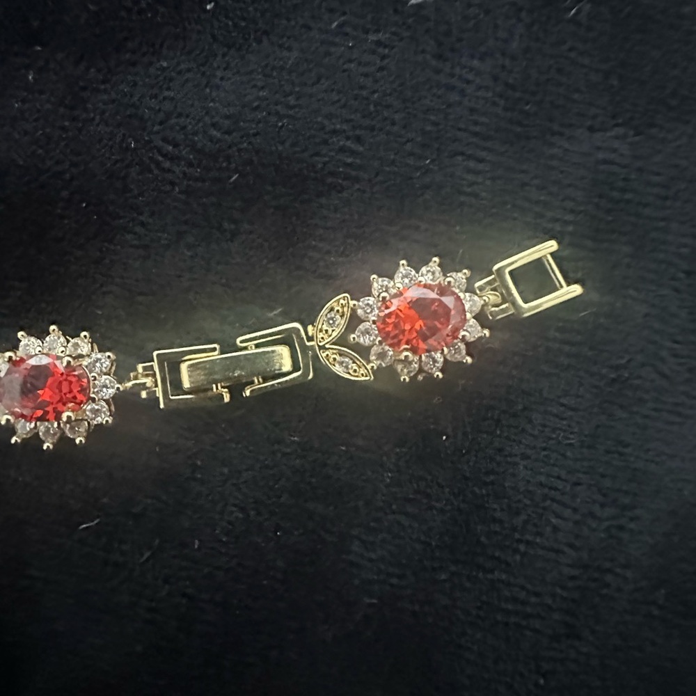 Gold tone and Red Jewelry Set - Picture 4 of 6